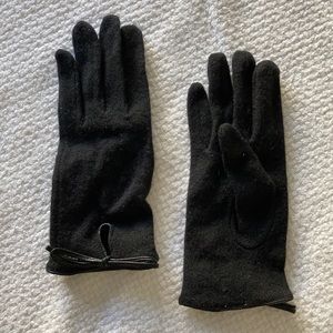 Leather trimmed wool gloves
